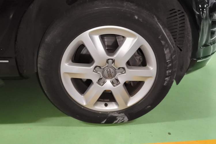 Used Audi Q7 2015 35 TFSI Ambition Edition Right Front Wheel Hub