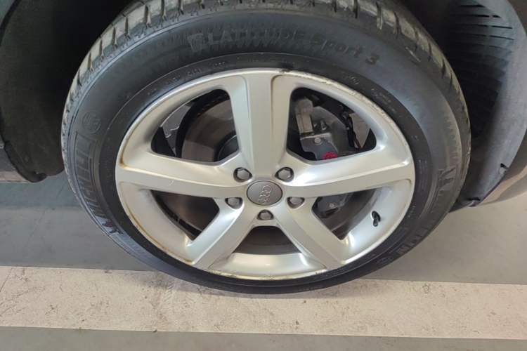 Used Audi Q7 2015 35 TFSI Sport Edition Right Front Wheel Hub