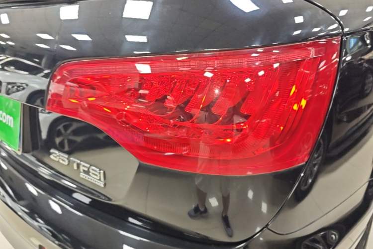 Used Audi Q7 2015 35 TFSI Ambition Edition Right Rear Taillight