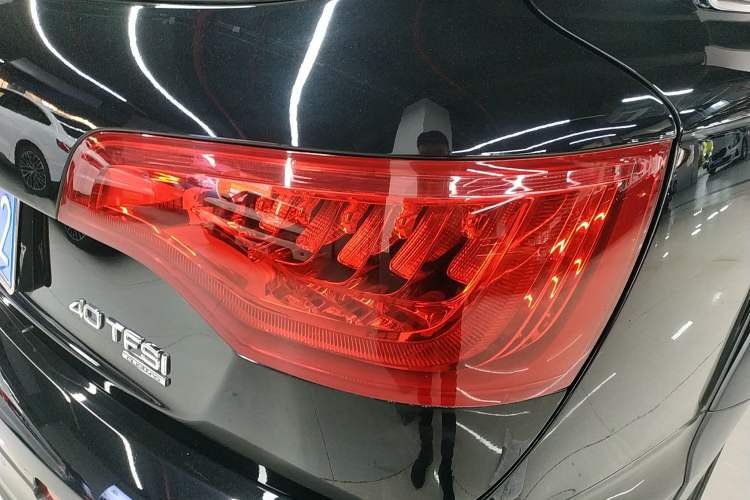 Used Audi Q7 2015 40 TFSI Collector's Edition Right Rear Taillight