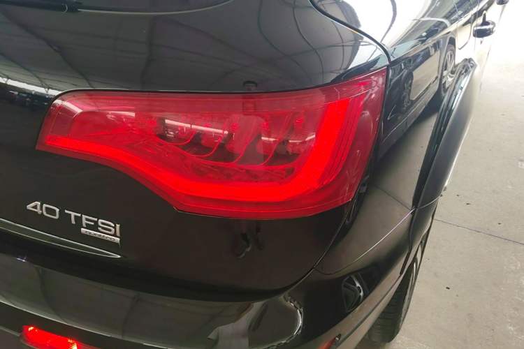 Used Audi Q7 2015 40 TFSI Collector's Edition Right Rear Taillight