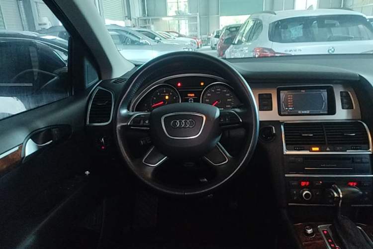 Used Audi Q7 2015 35 TFSI Ambition Edition Steering Wheel