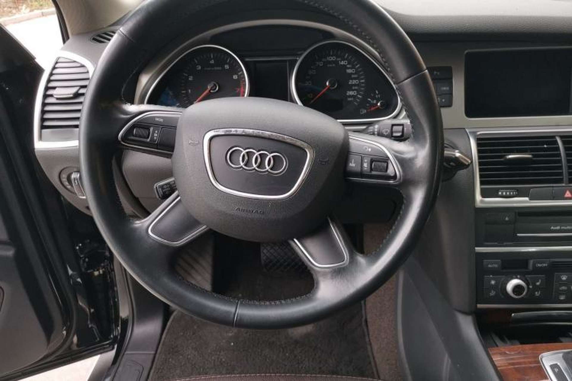 Used Audi Q7 2015 35 TFSI Ambition Edition Steering Wheel