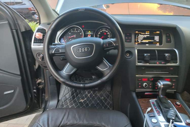 Used Audi Q7 2015 35 TFSI Sport Edition Steering Wheel