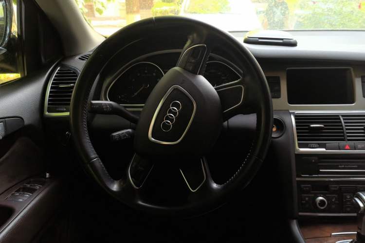 Used Audi Q7 2015 35 TFSI Ambition Edition Steering Wheel