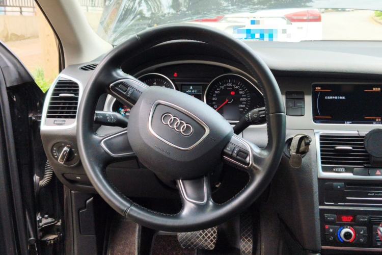 Used Audi Q7 2015 35 TFSI Ambition Edition Steering Wheel