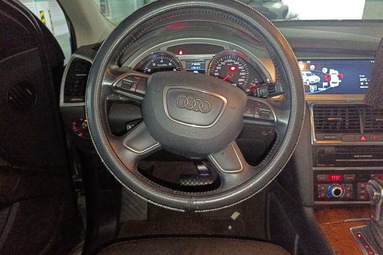 Used Audi Q7 2015 35 TFSI Ambition Edition Steering Wheel