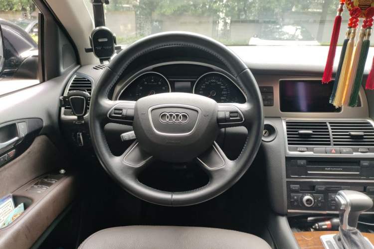 Used Audi Q7 2015 35 TFSI Ambition Edition Steering Wheel