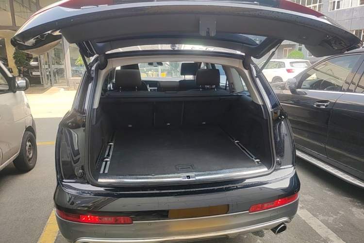Used Audi Q7 2015 40 TFSI Collector's Edition Trunk