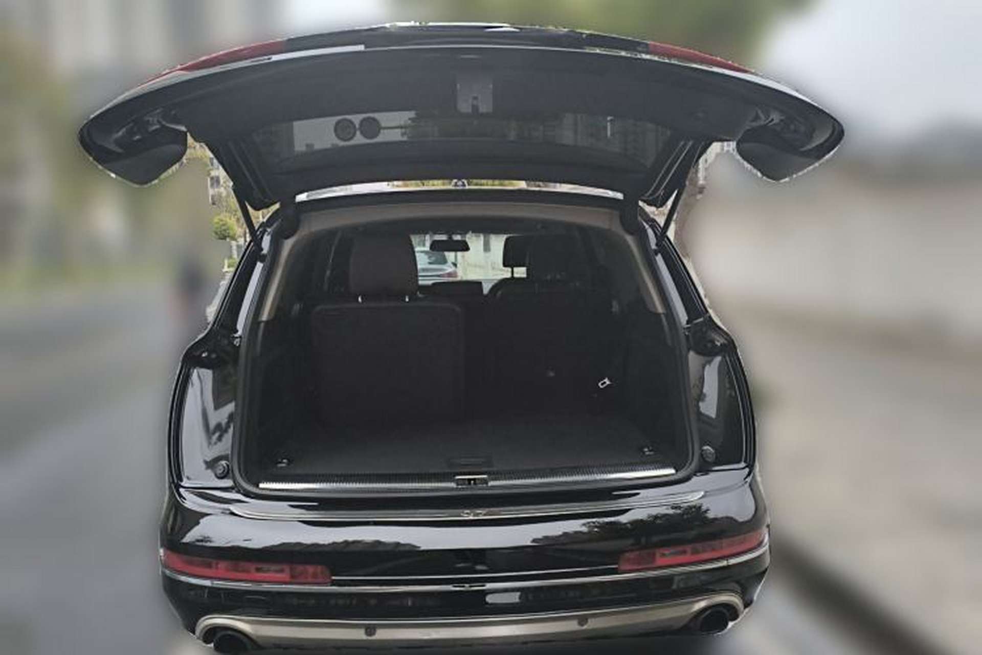Used Audi Q7  Trunk