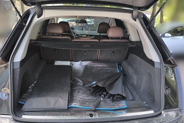Used Audi Q7  Trunk