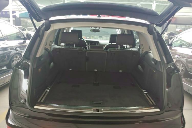 Used Audi Q7 2015 40 TFSI Collector's Edition Trunk