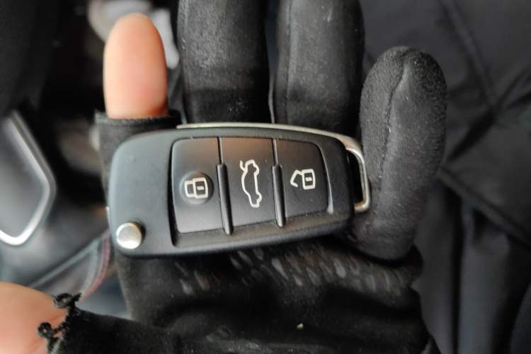 Used Audi Q7 2015 35 TFSI Sport Edition Vehicle Key