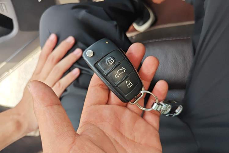 Used Audi Q7 2015 40 TFSI Collector's Edition Vehicle Key