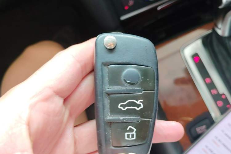 Used Audi Q7 2015 40 TFSI Collector's Edition Vehicle Key