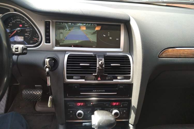 Used Audi Q7 2015 35 TFSI Ambition Edition Audio And AC Panel