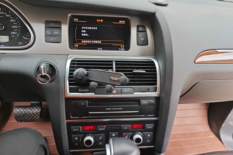 Used Audi Q7 2015 35 TFSI Sport Edition Audio And AC Panel