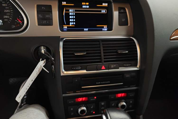 Used Audi Q7 2015 35 TFSI Ambition Edition Audio And AC Panel