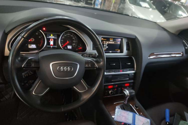 Used Audi Q7 2015 35 TFSI Ambition Edition Center Console
