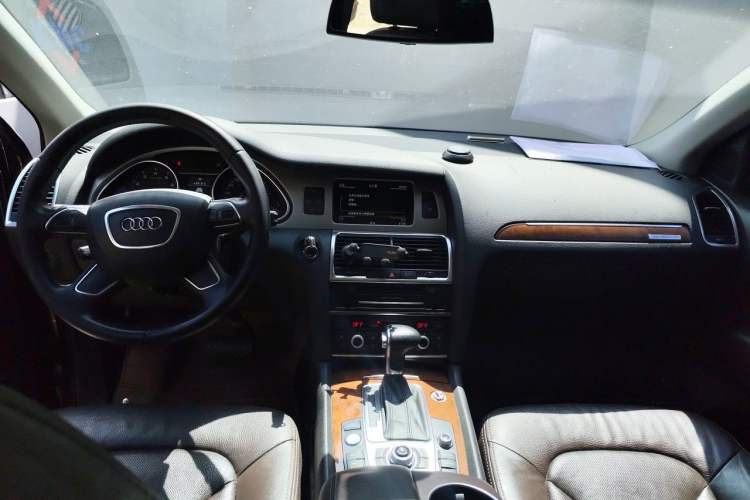 Used Audi Q7 2015 35 TFSI Sport Edition Center Console