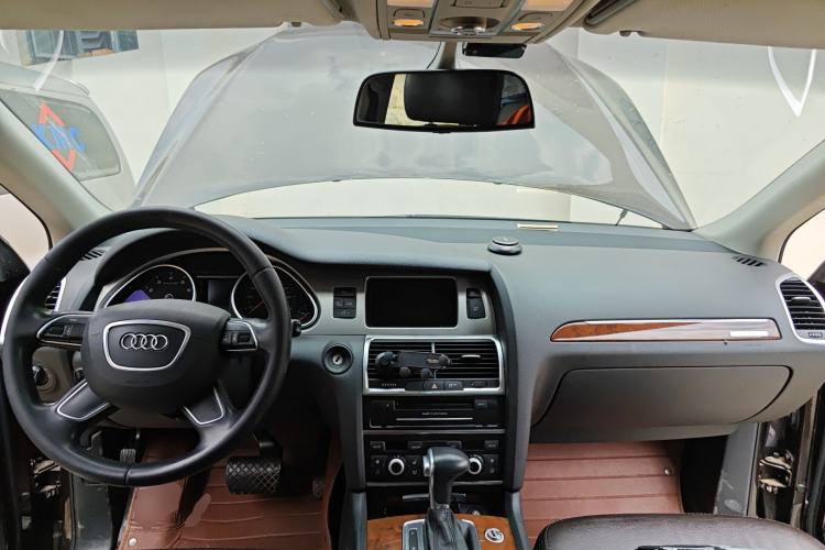Used Audi Q7 2015 35 TFSI Sport Edition Center Console