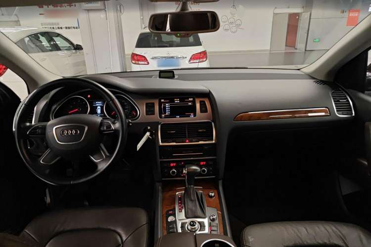 Used Audi Q7 2015 35 TFSI Ambition Edition Center Console