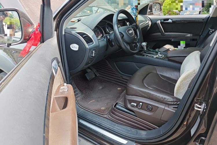 Used Audi Q7 2015 40 TFSI Collector's Edition Driver Seat