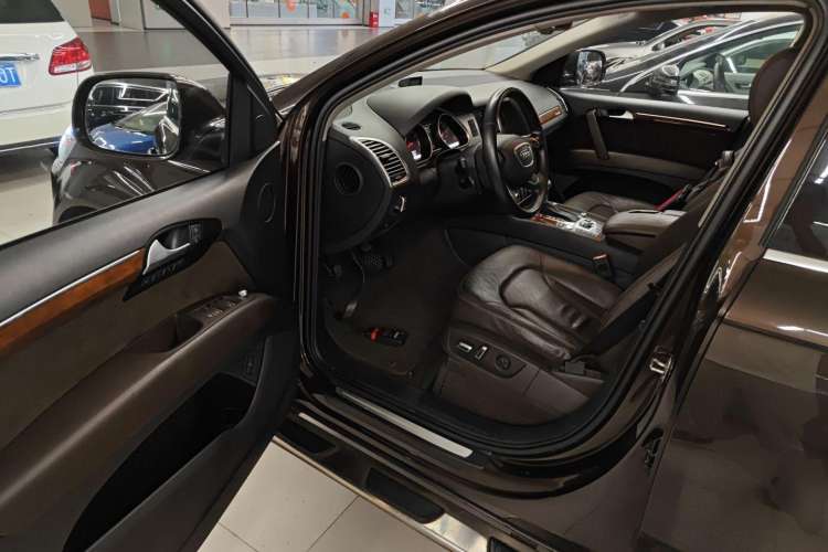 Used Audi Q7 2015 35 TFSI Ambition Edition Driver Seat