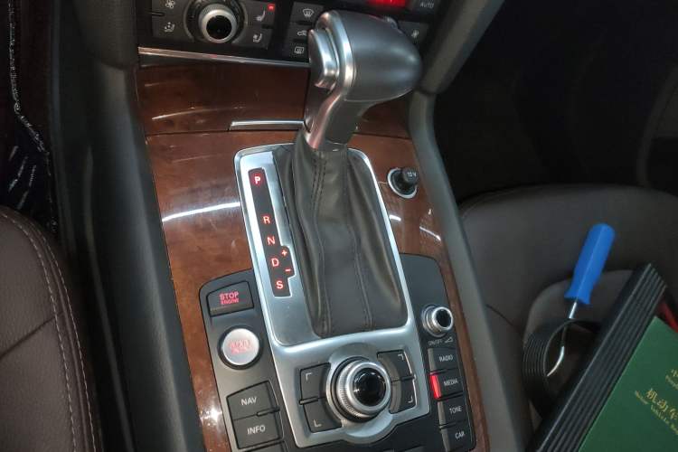 Used Audi Q7 2015 35 TFSI Ambition Edition Gear Lever
