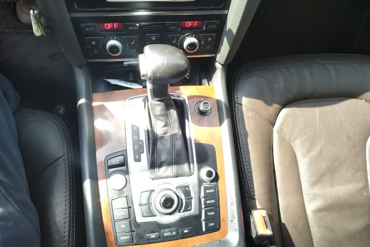 Used Audi Q7 2015 35 TFSI Ambition Edition Gear Lever