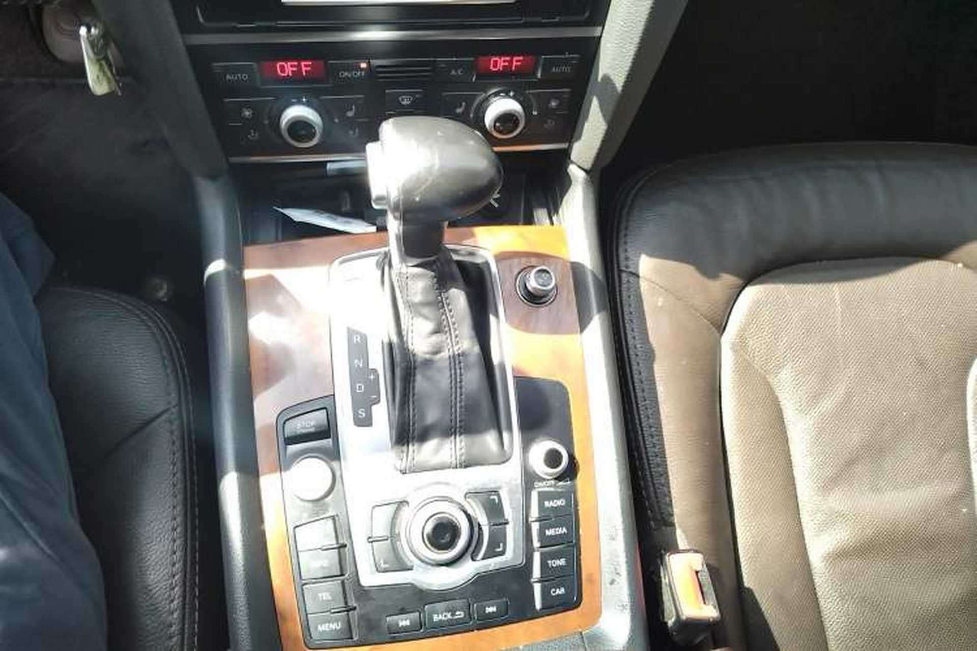 Used Audi Q7 2015 35 TFSI Ambition Edition Gear Lever