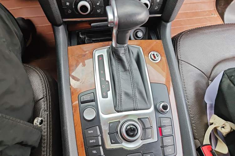 Used Audi Q7 2015 35 TFSI Sport Edition Gear Lever