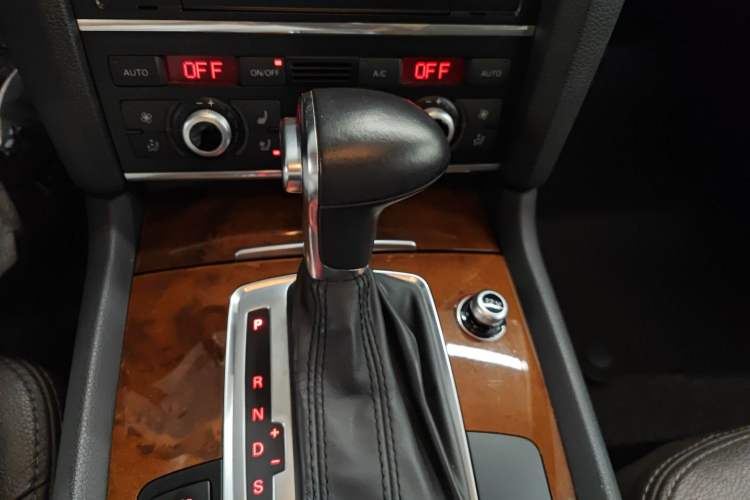 Used Audi Q7 2015 35 TFSI Ambition Edition Gear Lever