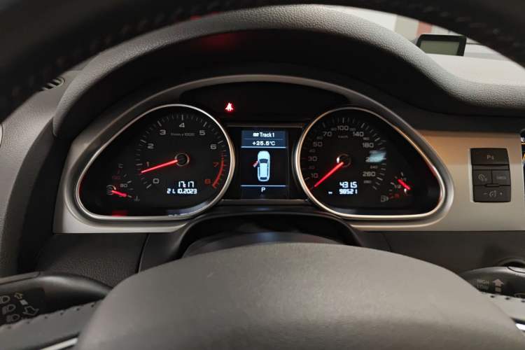 Used Audi Q7 2015 35 TFSI Ambition Edition Instrument Cluster