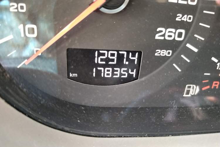 Used Audi Q7 2015 35 TFSI Ambition Edition Odometer Close Up