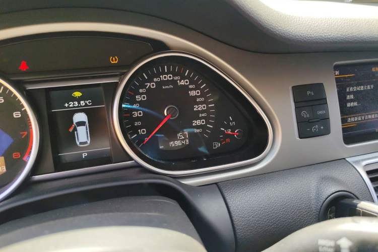 Used Audi Q7 2015 35 TFSI Sport Edition Odometer Close Up