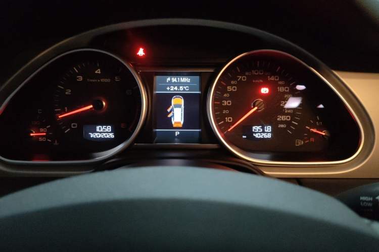 Used Audi Q7 2015 35 TFSI Ambition Edition Odometer Close Up