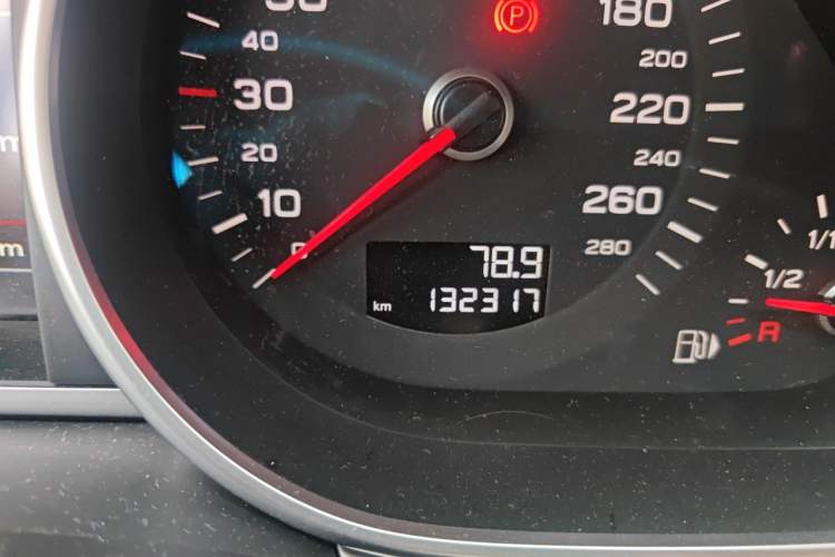 Used Audi Q7 2015 40 TFSI Collector's Edition Odometer Close Up