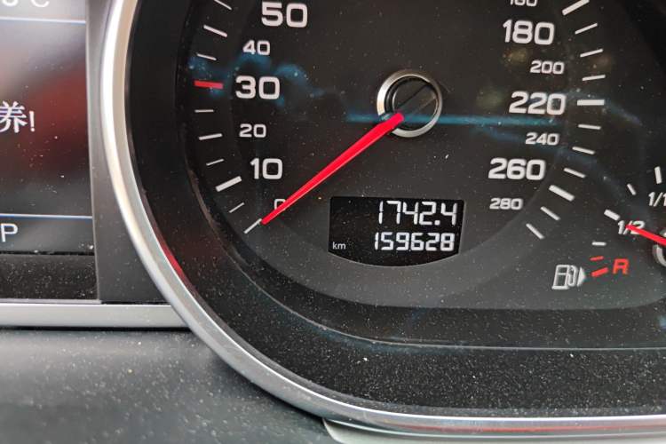Used Audi Q7 2015 35 TFSI Sport Edition Odometer Close Up