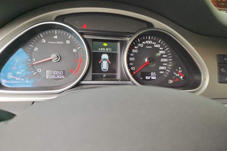 Used Audi Q7 2015 35 TFSI Ambition Edition Odometer Close Up