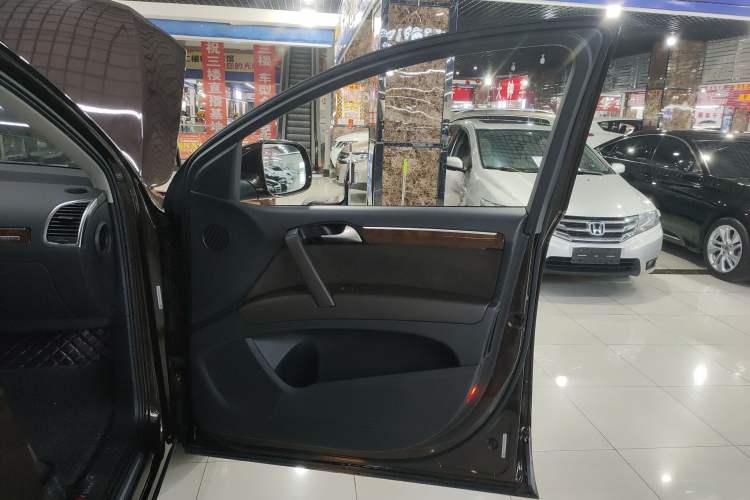 Used Audi Q7 2015 35 TFSI Ambition Edition Right Front Door Interior