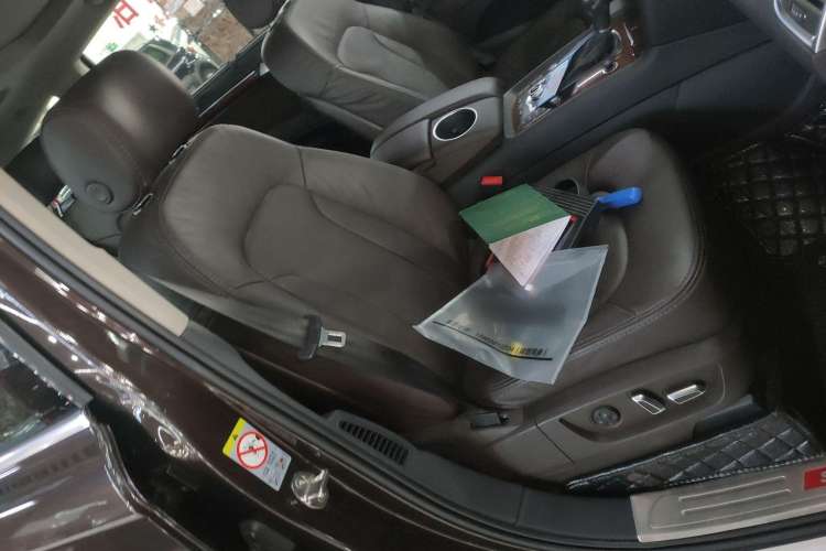 Used Audi Q7 2015 35 TFSI Ambition Edition Right Front Seat