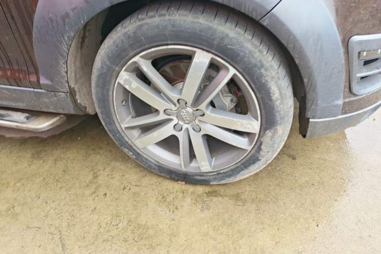 Used Audi Q7 2015 40 TFSI Collector's Edition Right Front Wheel Hub
