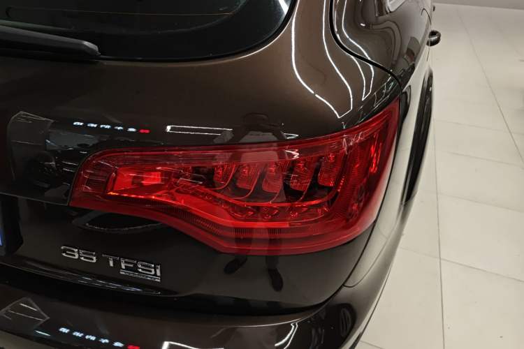 Used Audi Q7 2015 35 TFSI Ambition Edition Right Rear Taillight