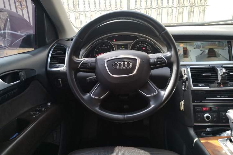 Used Audi Q7 2015 35 TFSI Ambition Edition Steering Wheel