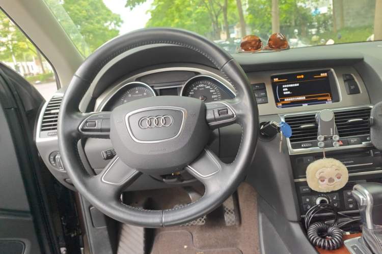 Used Audi Q7 2015 35 TFSI Ambition Edition Steering Wheel