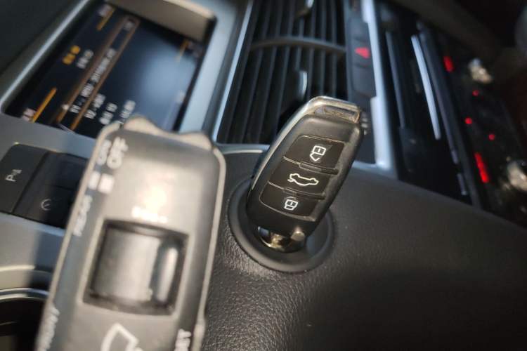 Used Audi Q7 2015 35 TFSI Ambition Edition Vehicle Key