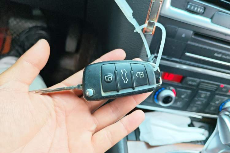Used Audi Q7 2015 40 TFSI Collector's Edition Vehicle Key