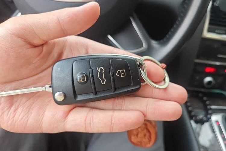 Used Audi Q7 2015 40 TFSI Collector's Edition Vehicle Key