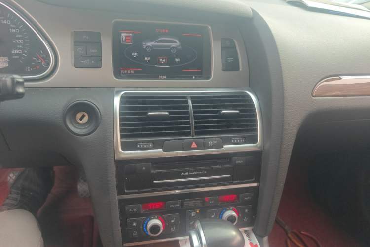 Used Audi Q7 2015 40 TFSI Collector's Edition Audio And AC Panel